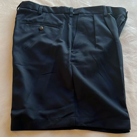 HaggarMens Shorts Navy Size 36W Expandable Waist Moisture Wicking Pleated Pocket - Picture 2 of 11